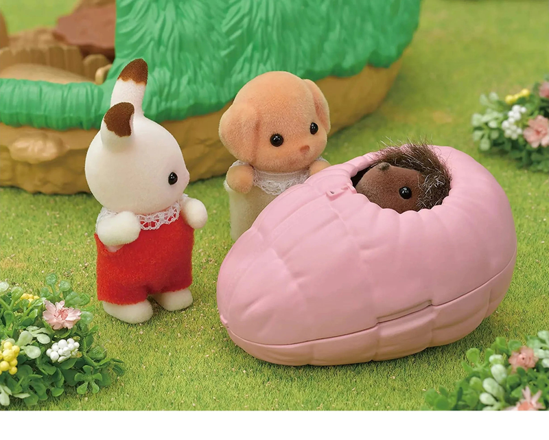 Sylvanian families baby hedgehog hideout, , medium image number null