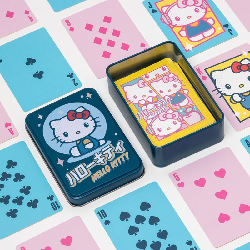 Paladone sanrio hello kitty playing cards &sigma;&epsilon; &mu;&epsilon;&tau;&alpha;&lambda;&lambda;&iota;&kappa;ό &kappa;&omicron;&upsilon;&tau;ί &mu;&epsilon; 52 &kappa;ά&rho;&tau;&epsilon;&sigmaf; & 2 jokers pp13294hk, , medium-null
