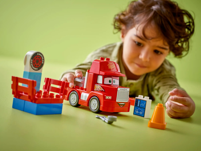 Lego duplo 10417 mack at the race image number null