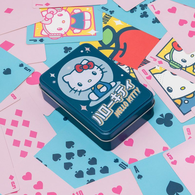 Paladone sanrio hello kitty playing cards &sigma;&epsilon; &mu;&epsilon;&tau;&alpha;&lambda;&lambda;&iota;&kappa;ό &kappa;&omicron;&upsilon;&tau;ί &mu;&epsilon; 52 &kappa;ά&rho;&tau;&epsilon;&sigmaf; & 2 jokers pp13294hk, , medium-null