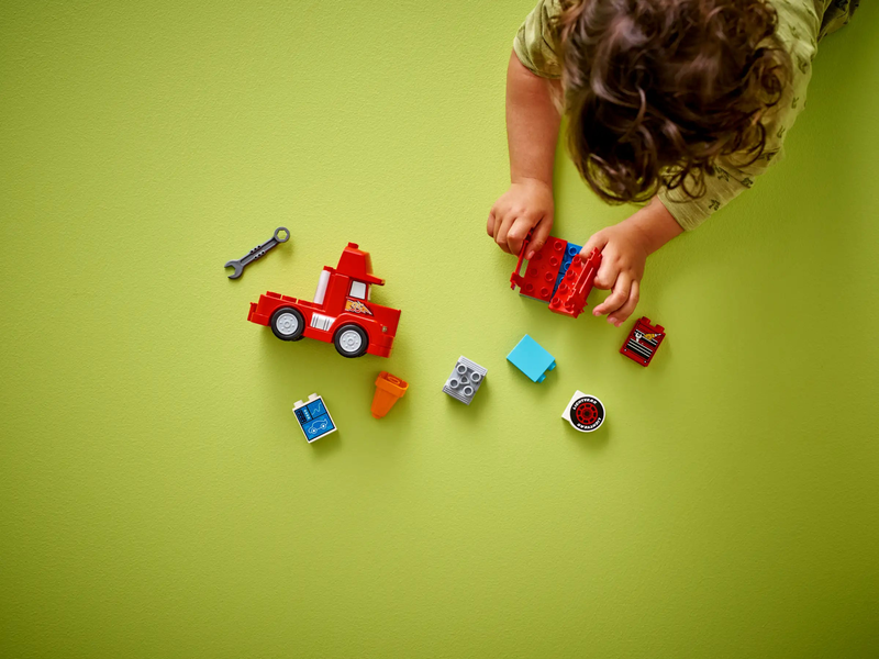 Lego duplo 10417 mack at the race image number null