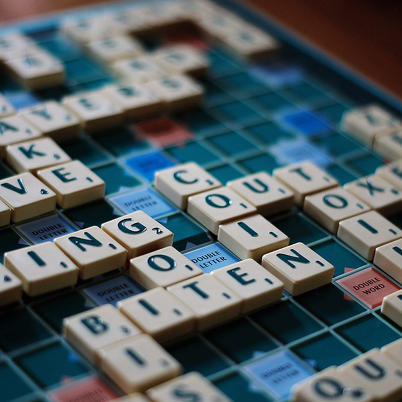 Scrabble original &tau;&omicron; &kappa;&lambda;&alpha;&sigma;&iota;&kappa;ό &pi;&alpha;&iota;&chi;&nu;ί&delta;&iota; &lambda;έ&xi;&epsilon;&omega;&nu; &gamma;&iota;&alpha; 2-4 &pi;&alpha;ί&kappa;&tau;&epsilon;&sigmaf;, 10+ &epsilon;&tau;ώ&nu;, , medium-null