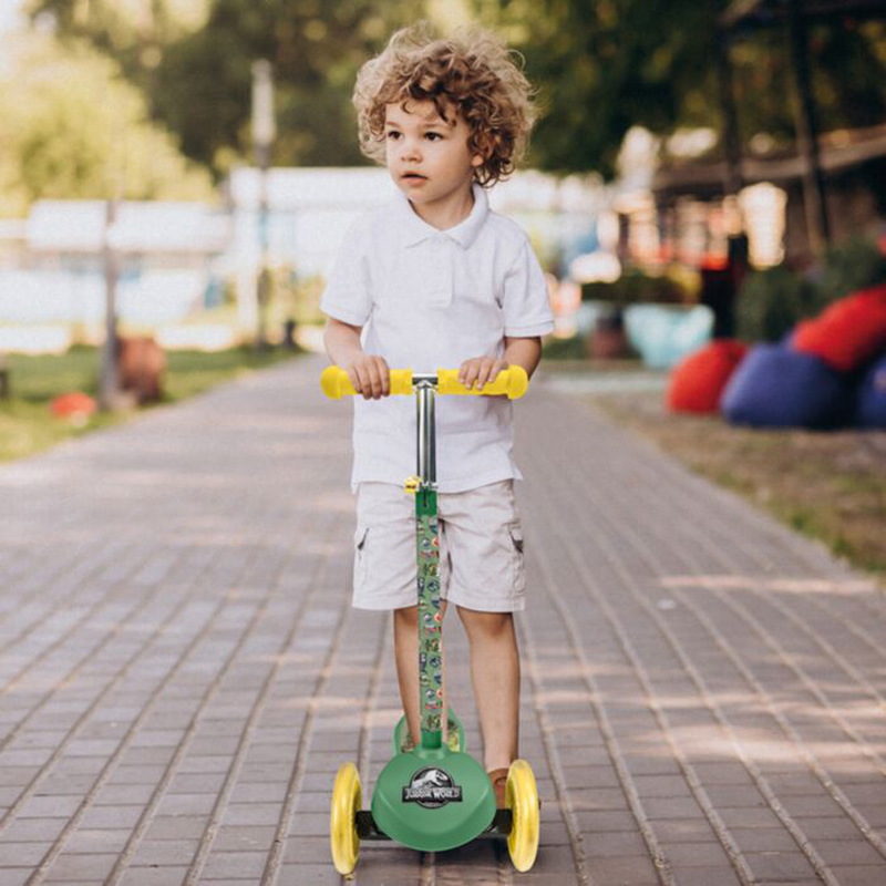 As scooter plus 3 wheel jurassic world 3y+, , medium image number null